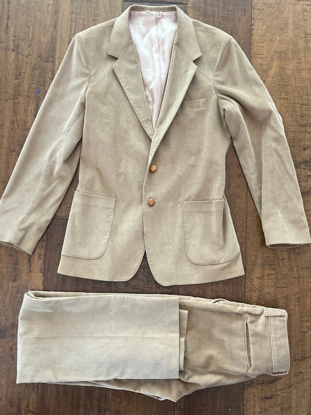 Vintage 1970’s Jason Brooks by Farah  
tan corduroy suit. Classic preppy 70’s
